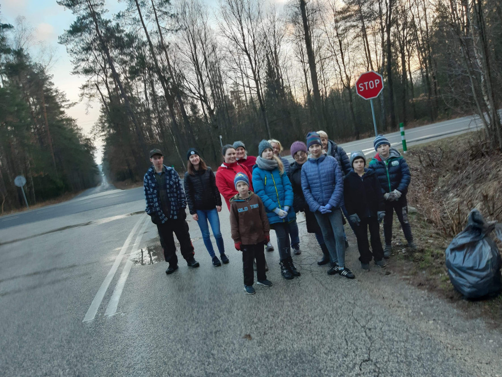 Mieszkańcy sami posprzątali okolicę [zdjęcia]