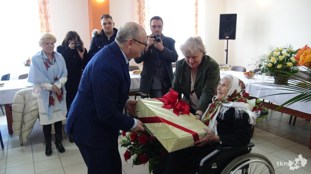 Setne urodziny Józefy Patynowskiej z Brodów w gminie Końskie [wideo, zdjęcia]