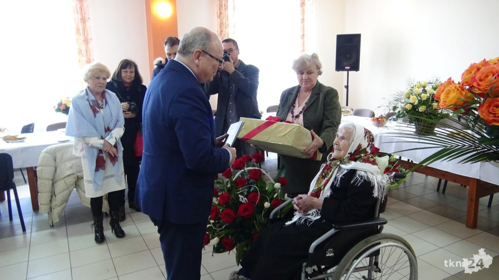 Setne urodziny Józefy Patynowskiej z Brodów w gminie Końskie [wideo, zdjęcia]