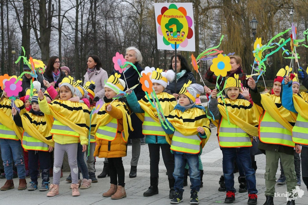 Przedszkolaki w Końskich budziły wiosnę! Zobaczcie wideo i zdjęcia