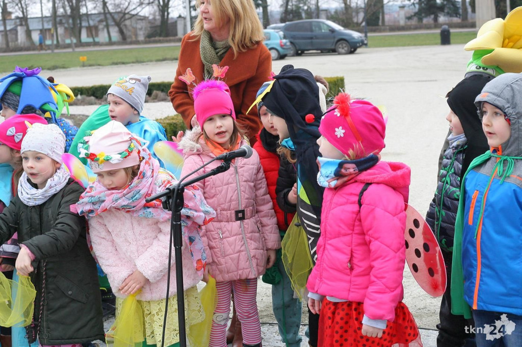 Przedszkolaki w Końskich budziły wiosnę! Zobaczcie wideo i zdjęcia