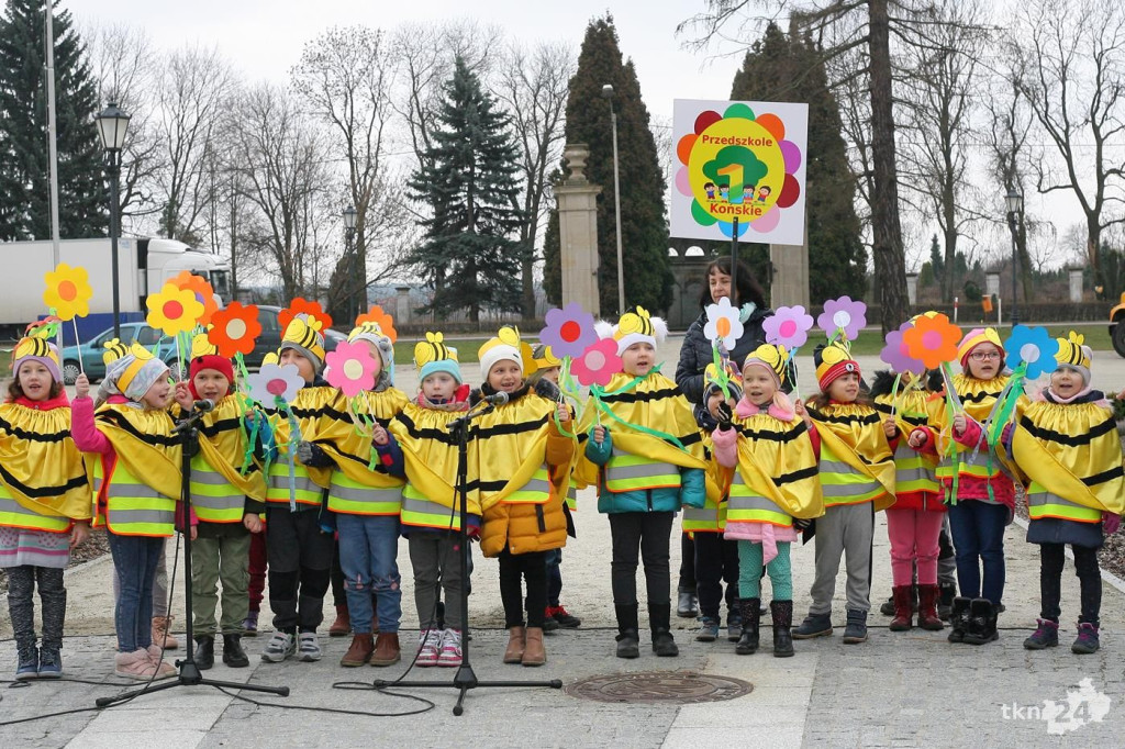 Przedszkolaki w Końskich budziły wiosnę! Zobaczcie wideo i zdjęcia