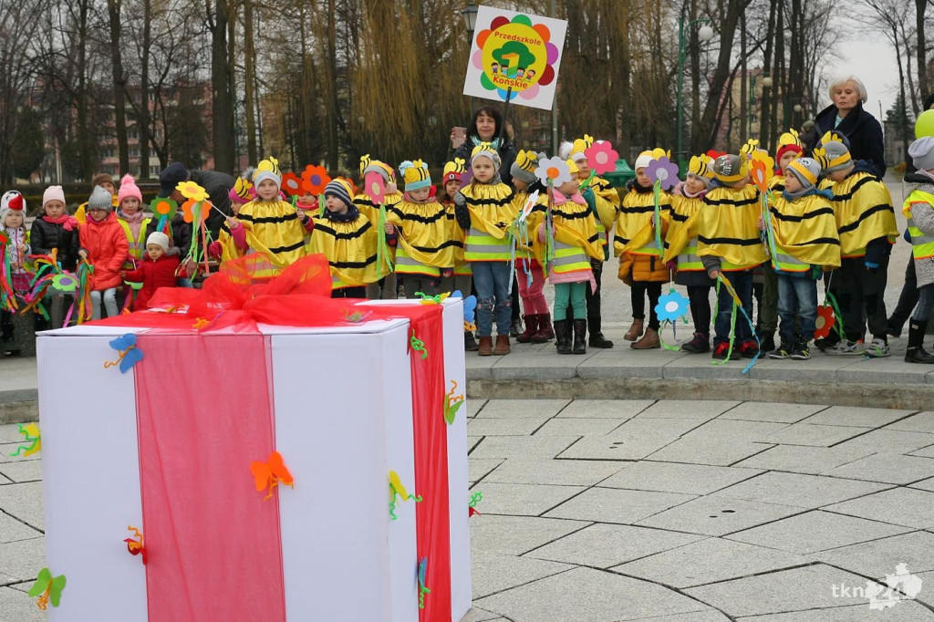 Przedszkolaki w Końskich budziły wiosnę! Zobaczcie wideo i zdjęcia