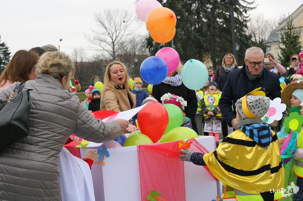 Przedszkolaki w Końskich budziły wiosnę! Zobaczcie wideo i zdjęcia