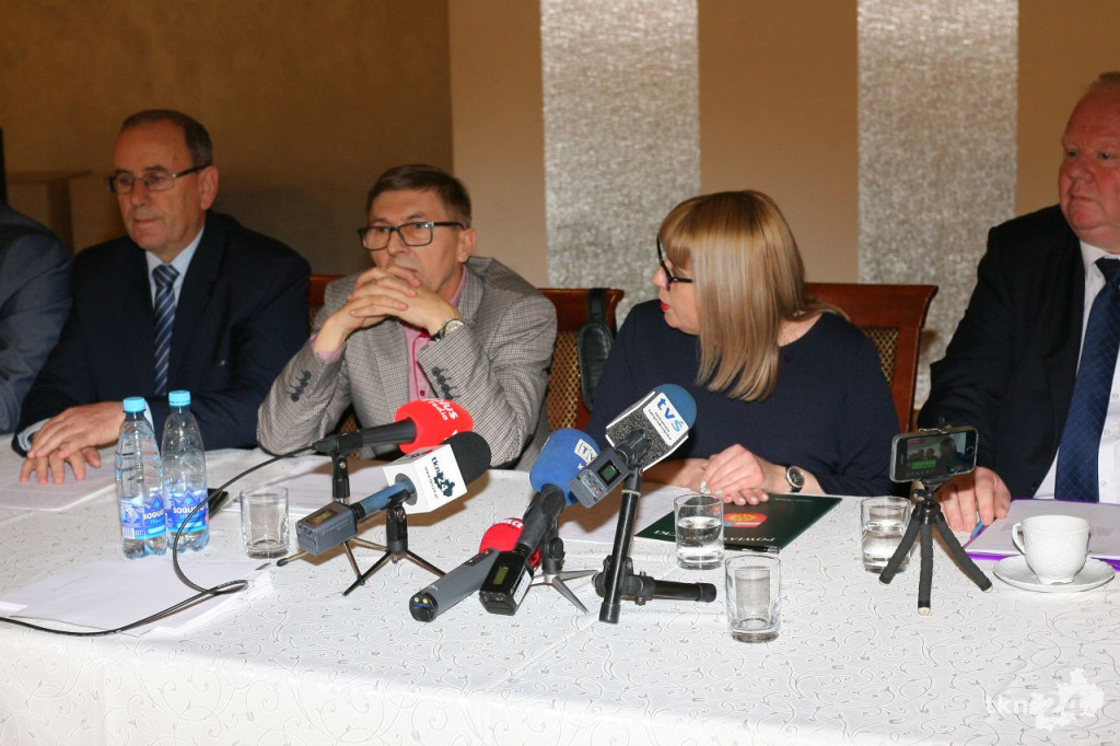 Byli radni skarżą się do premiera. Złożą też pozew do Wojewódzkiego Sądu Administracyjnego [zdjęcia]