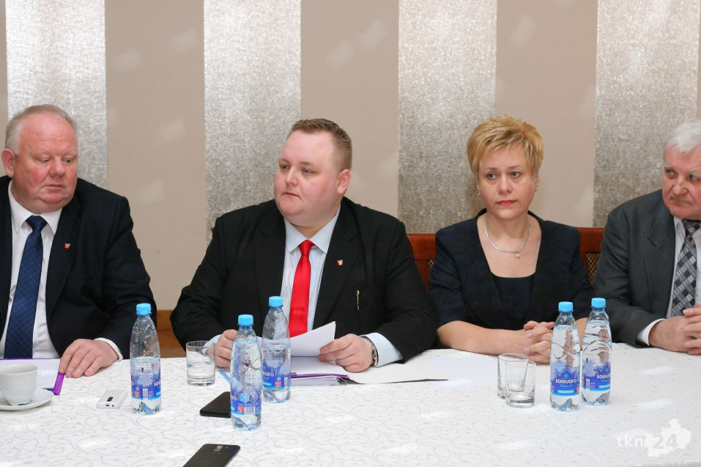 Byli radni skarżą się do premiera. Złożą też pozew do Wojewódzkiego Sądu Administracyjnego [zdjęcia]