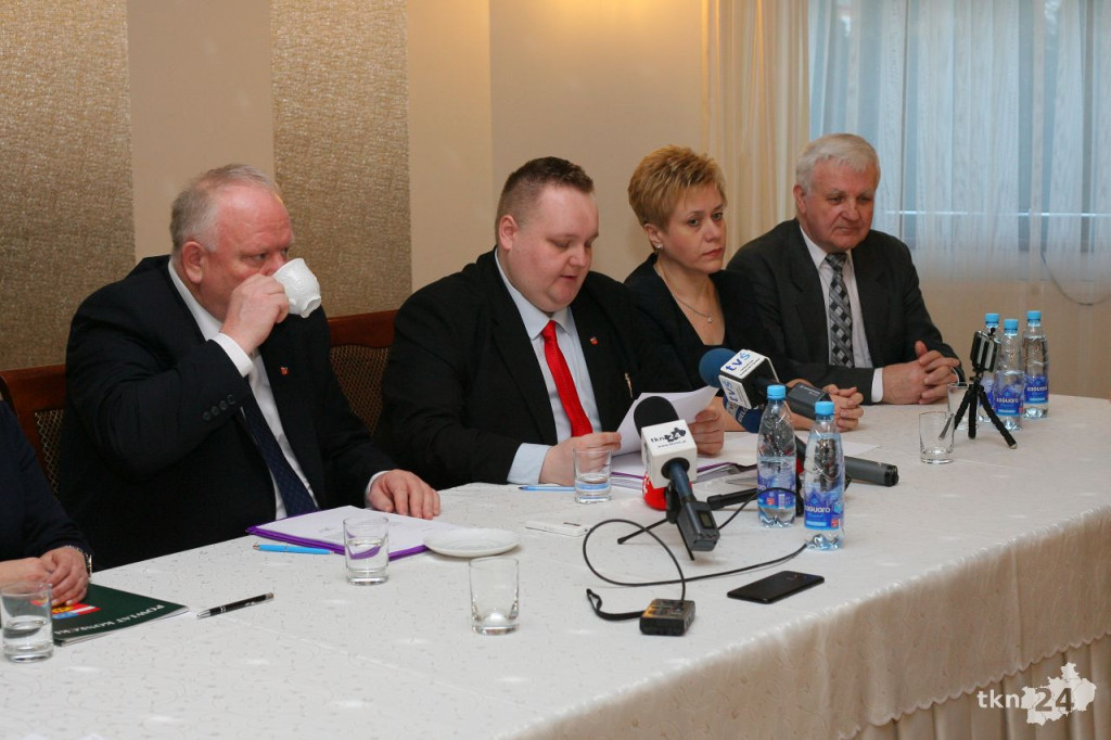 Byli radni skarżą się do premiera. Złożą też pozew do Wojewódzkiego Sądu Administracyjnego [zdjęcia]