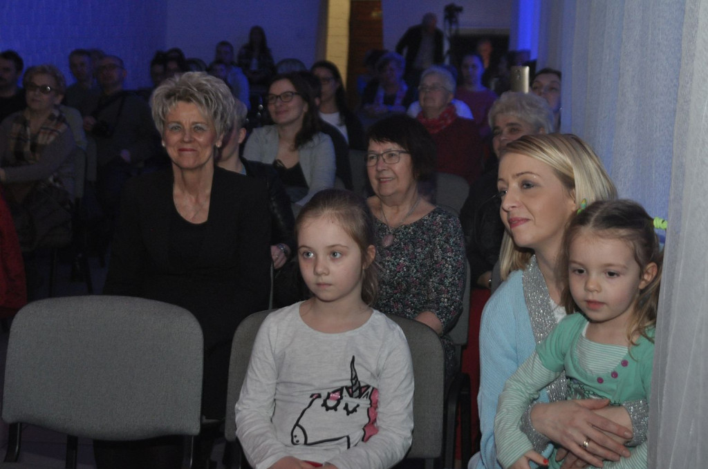 Wokalistki Studia Piosenki MGDK śpiewająco powitały wiosnę [wideo, zdjęcia]