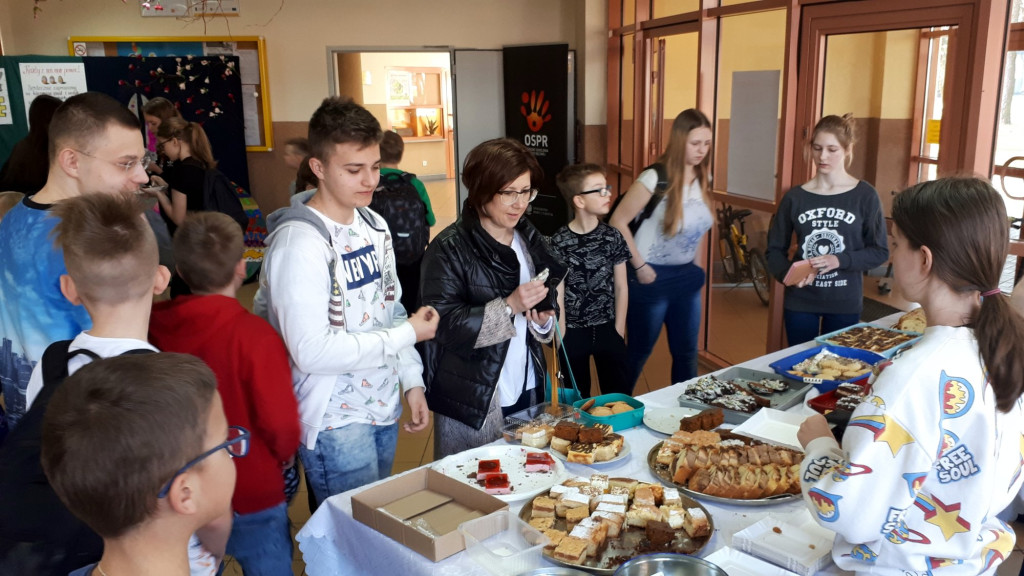 Poprzez kiermasz pomagają choremu Pawełkowi [zdjęcia, wideo]