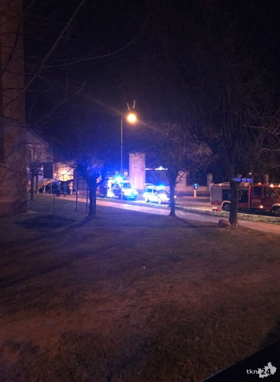 AKTUALIZACJA: Wjechał w kamienicę. Potem uciekał! [zdjęcia]