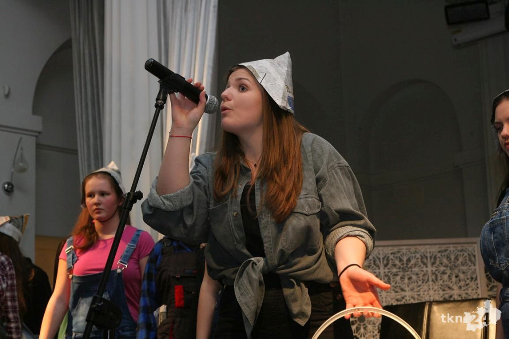 Młodzież z `Nowego` z Teatru `Lustro` zachwyciła w Leliwie [wideo, zdjęcia]