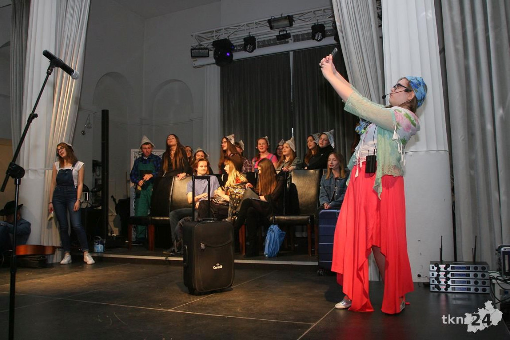 Młodzież z `Nowego` z Teatru `Lustro` zachwyciła w Leliwie [wideo, zdjęcia]