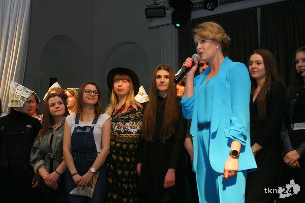 Młodzież z `Nowego` z Teatru `Lustro` zachwyciła w Leliwie [wideo, zdjęcia]