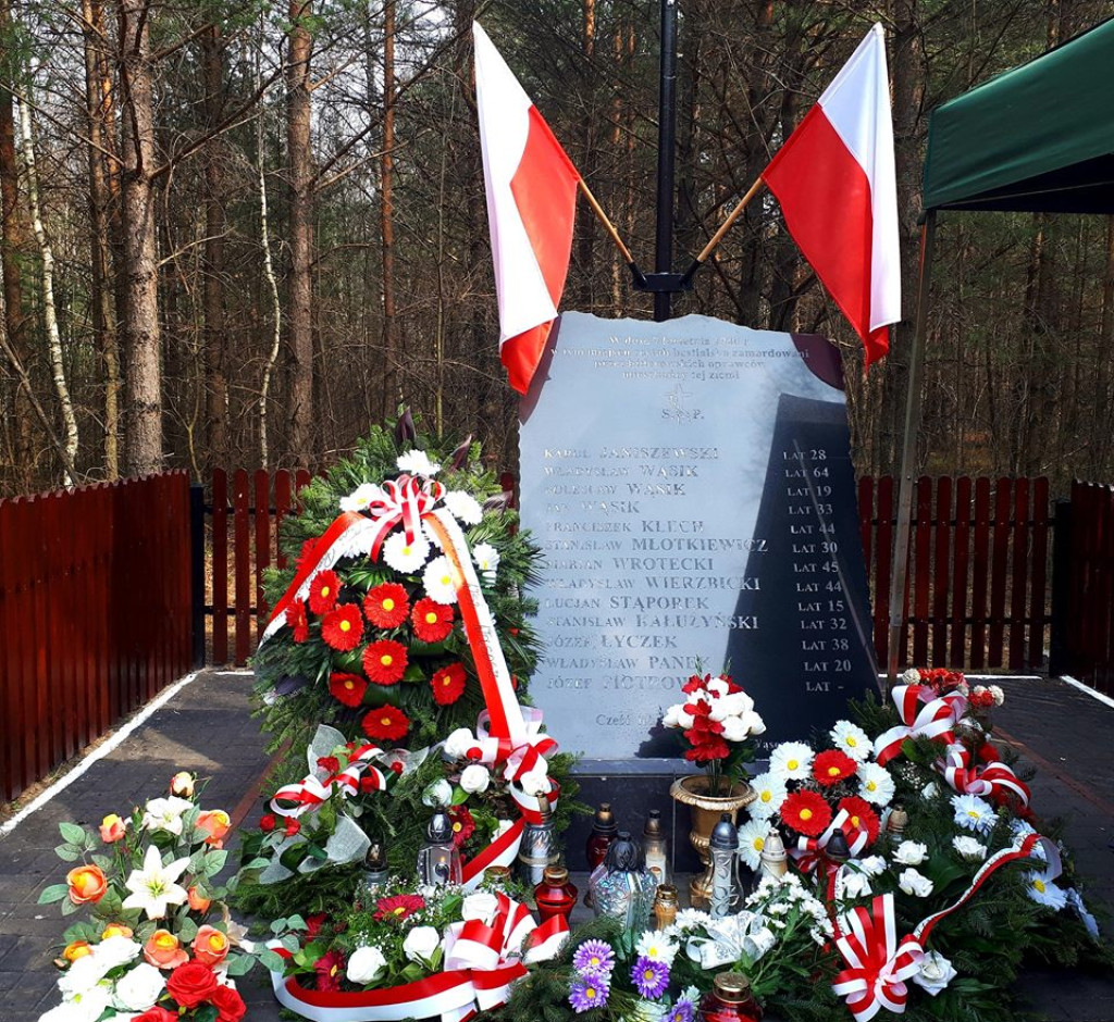Uczcili pamięć trzynastu zamordowanych Polaków [zdjęcia]