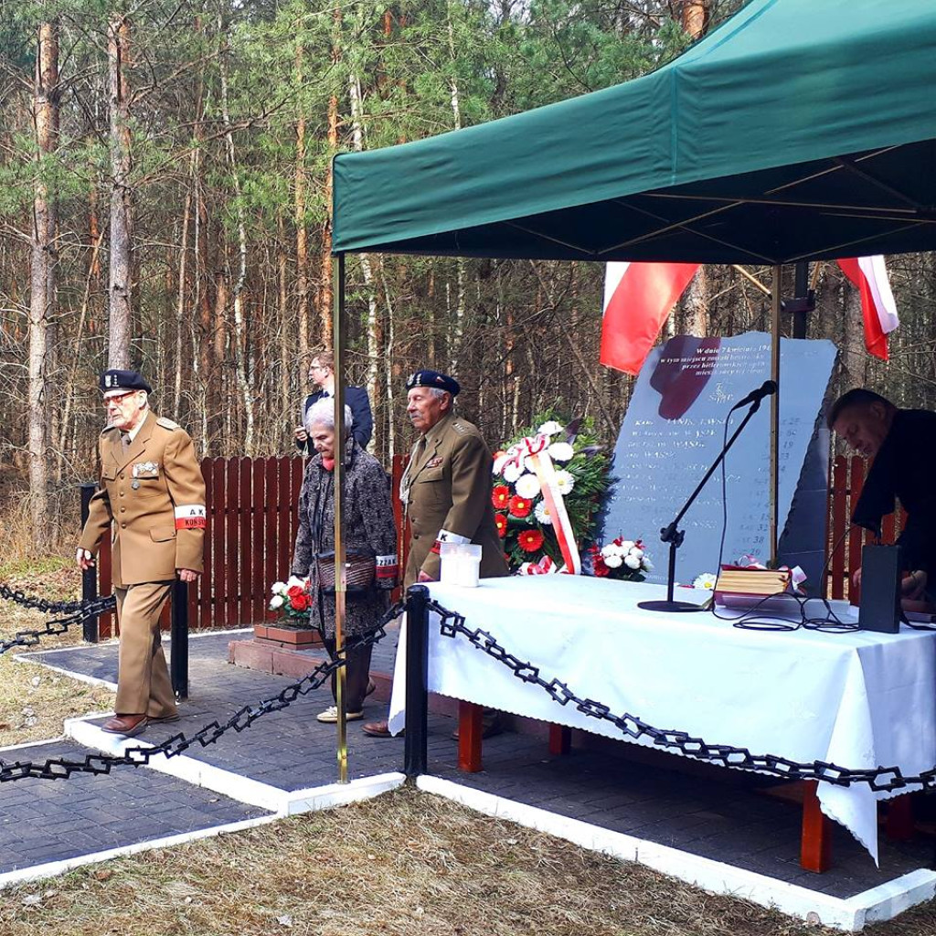Uczcili pamięć trzynastu zamordowanych Polaków [zdjęcia]