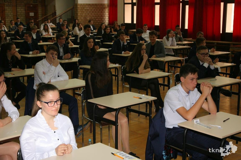 Gimnazjaliści pisali egzamin. Obyło się bez problemów [wideo, zdjęcia]