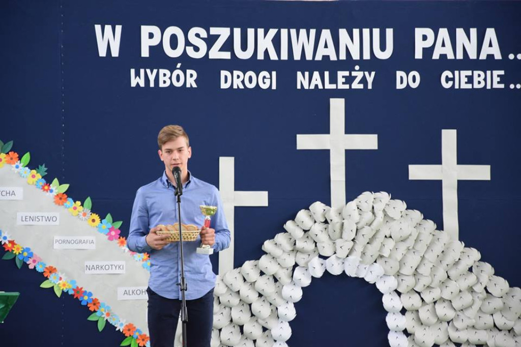 Uczniowie zaprezentowali Misterium Wielkanocne [zdjęcia]