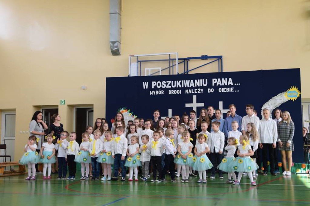 Uczniowie zaprezentowali Misterium Wielkanocne [zdjęcia]