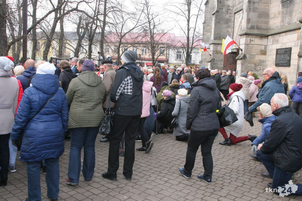 Relacja wideo: Relikwie Krzyża Świętego już w Kolegiacie w Końskich!