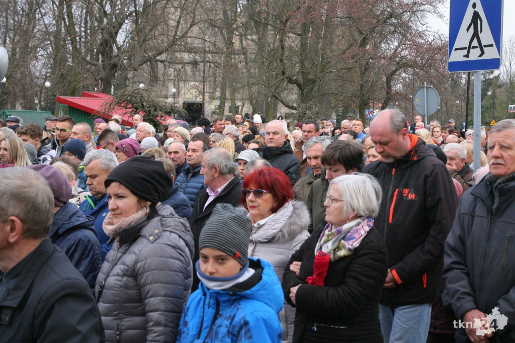 Relacja wideo: Relikwie Krzyża Świętego już w Kolegiacie w Końskich!