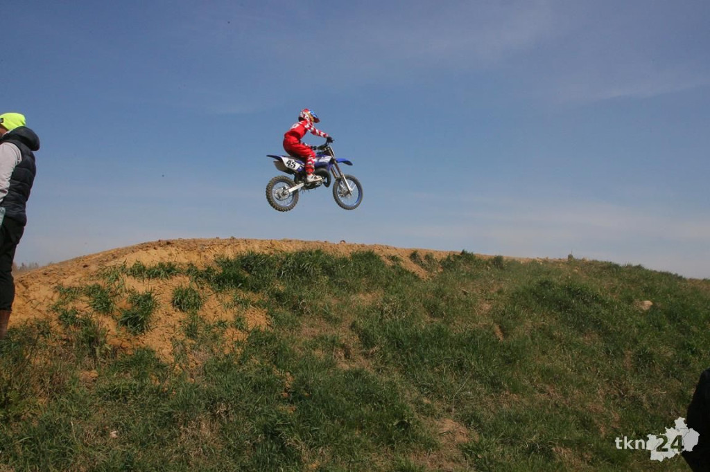 Relacja wideo: Zawody motocrossowe w Przybyszowach
