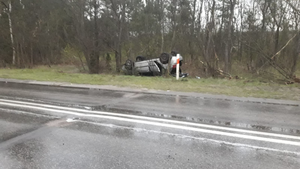 Corolla dachowała w okolicy Kopanin [zdjęcia]