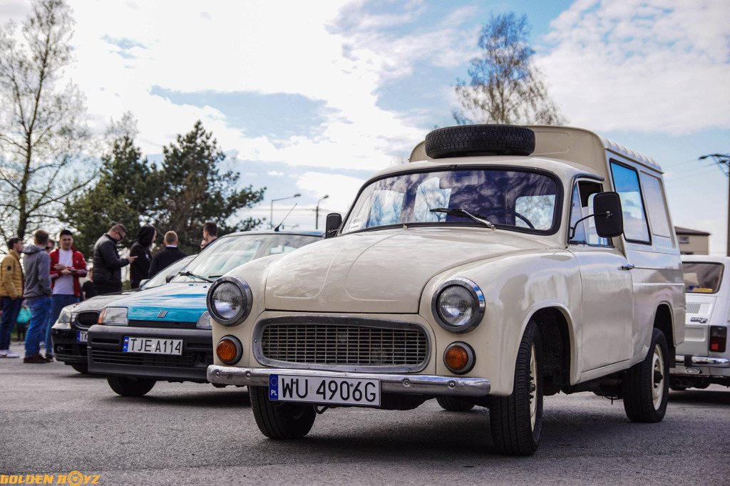 Miłośnicy motoryzacji spotkali się na wielkanocnym V Spocie TKN