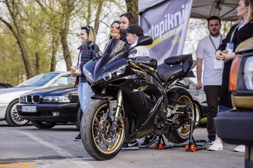 Miłośnicy motoryzacji spotkali się na wielkanocnym V Spocie TKN