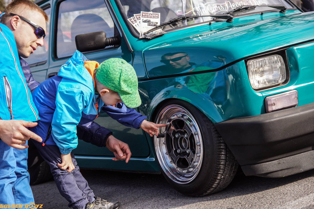 Miłośnicy motoryzacji spotkali się na wielkanocnym V Spocie TKN