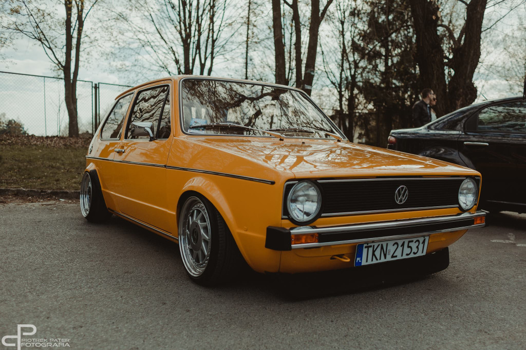 Miłośnicy motoryzacji spotkali się na wielkanocnym V Spocie TKN