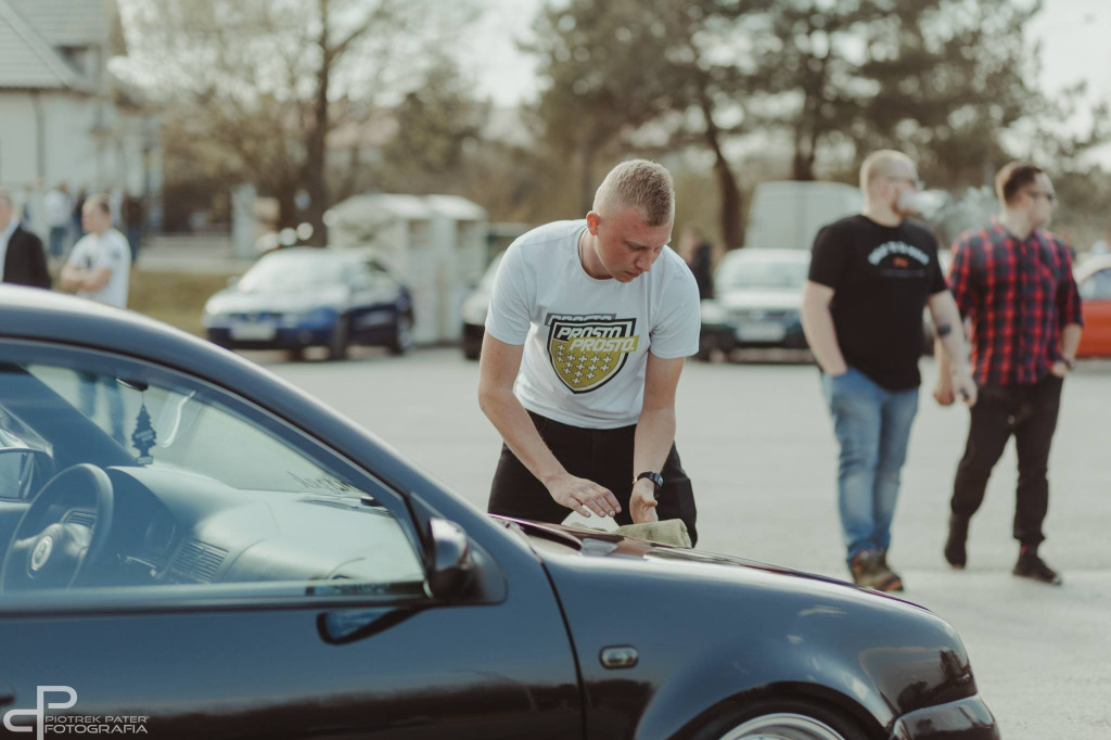 Miłośnicy motoryzacji spotkali się na wielkanocnym V Spocie TKN