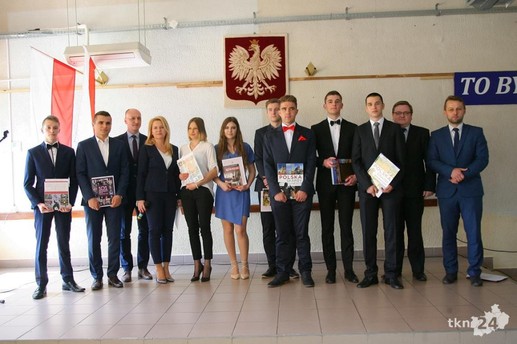 Tegoroczni maturzyści zakończyli rok szkolny [wideo, zdjęcia]