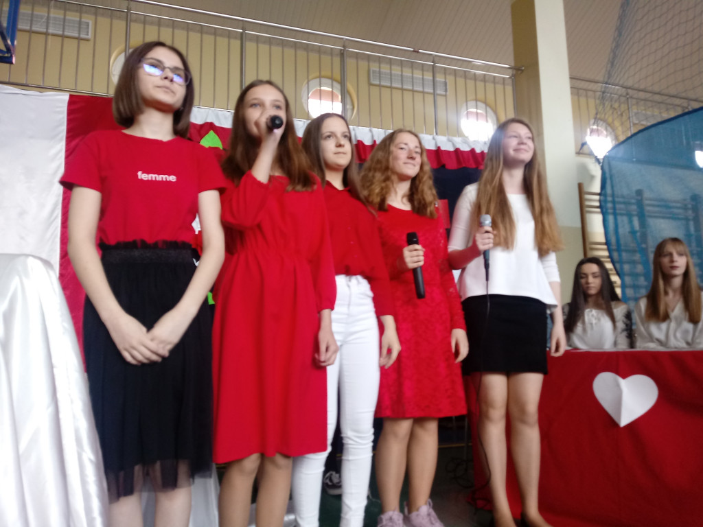 Uczniowie uczcili 228. rocznicę uchwalenia Konstytucji 3 Maja [zdjęcia]