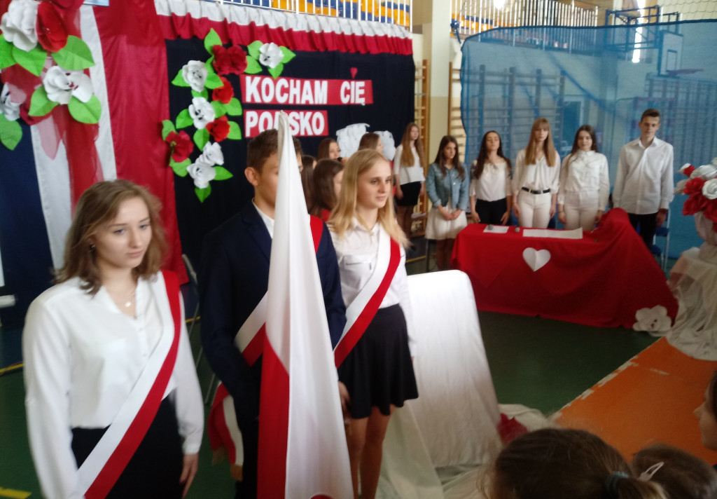 Uczniowie uczcili 228. rocznicę uchwalenia Konstytucji 3 Maja [zdjęcia]