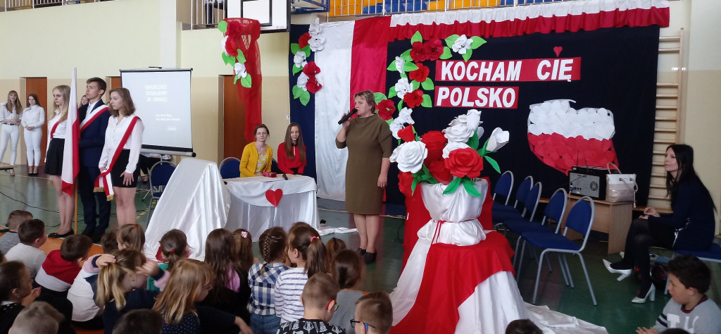 Uczniowie uczcili 228. rocznicę uchwalenia Konstytucji 3 Maja [zdjęcia]