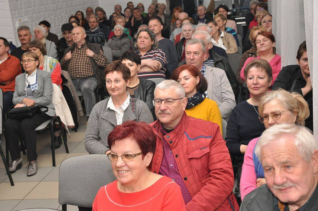 Piątkowy wieczór z szantami w Domu Kultury w Końskich [zdjęcia]