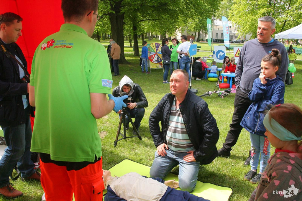 Compensa uczyła ratowania życia. Końskie otrzymały defibrylator! [fotorelacja]
