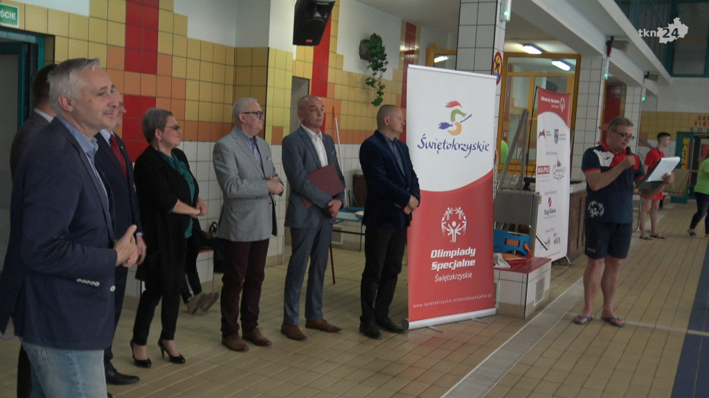 Niezwykli sportowcy rywalizowali na koneckiej pływalni [wideo, zdjęcia]