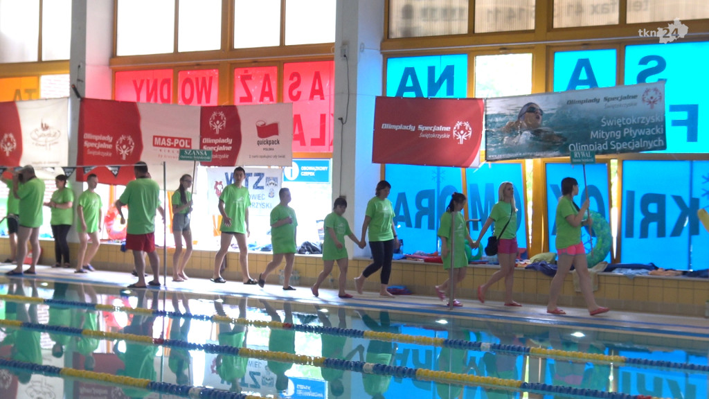 Niezwykli sportowcy rywalizowali na koneckiej pływalni [wideo, zdjęcia]