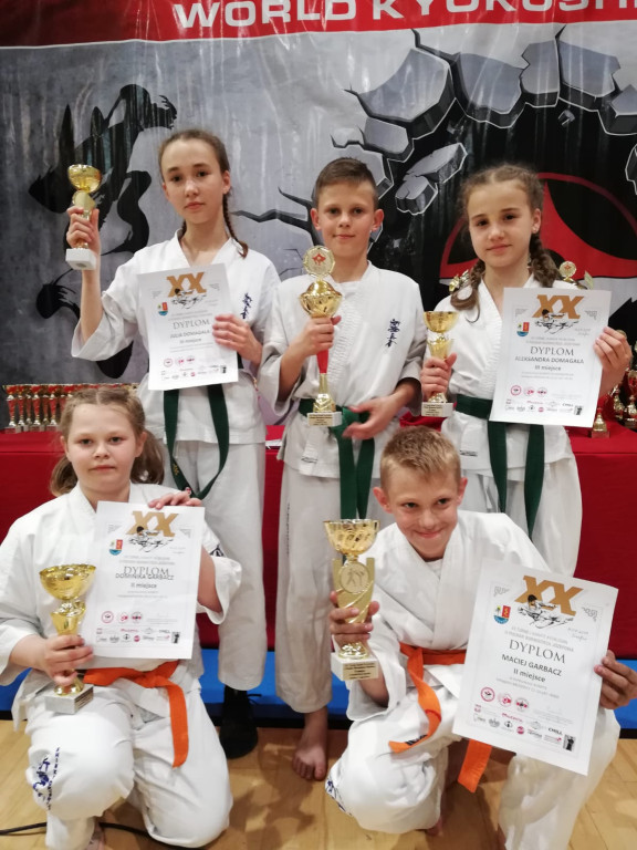 Karatecy z Niekłania Wielkiego z medalami w Józefowie [zdjęcia]