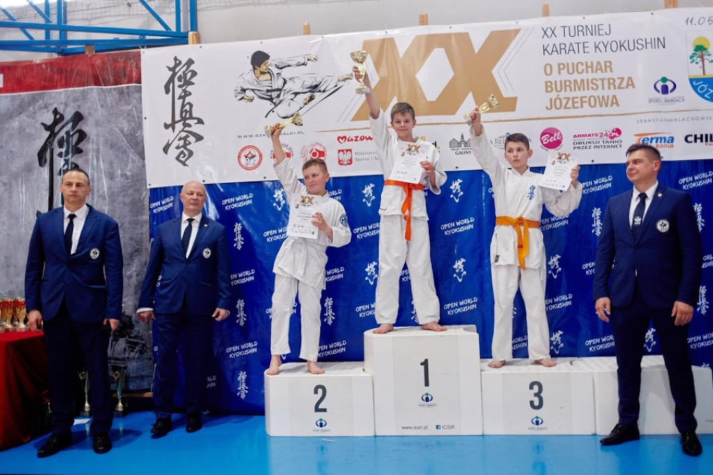 Karatecy z Niekłania Wielkiego z medalami w Józefowie [zdjęcia]