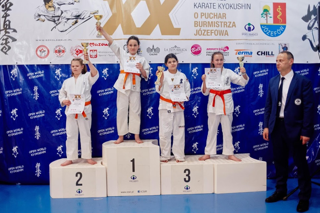 Karatecy z Niekłania Wielkiego z medalami w Józefowie [zdjęcia]