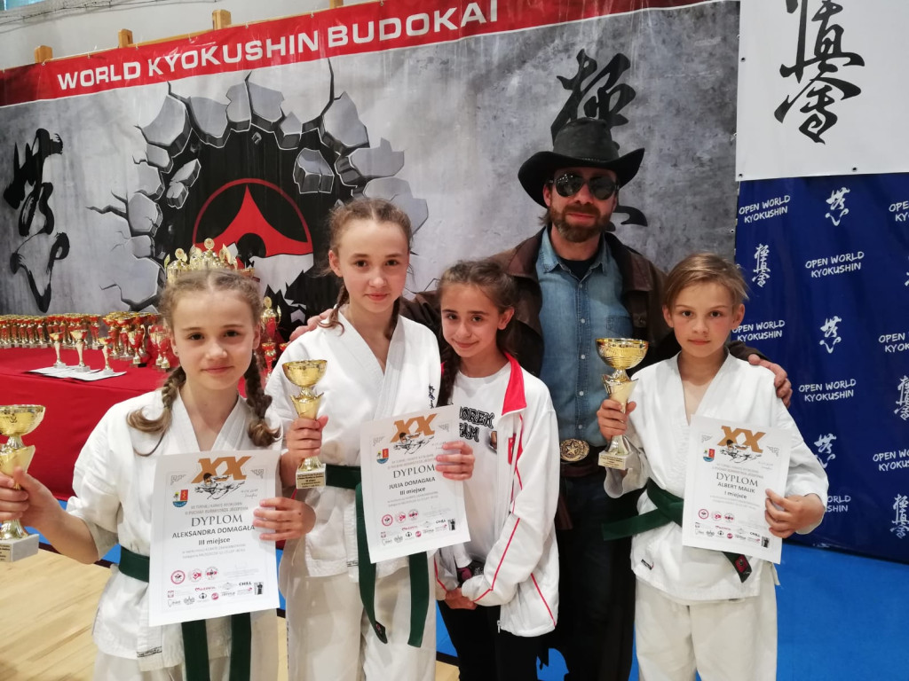Karatecy z Niekłania Wielkiego z medalami w Józefowie [zdjęcia]