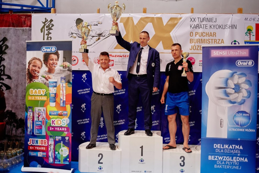 Karatecy z Niekłania Wielkiego z medalami w Józefowie [zdjęcia]