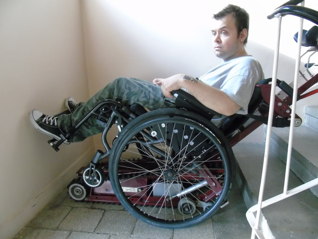 Sebastian jest uwięziony. Pomóżmy niepełnosprawnemu żyć godnie [wideo, zdjęcia]