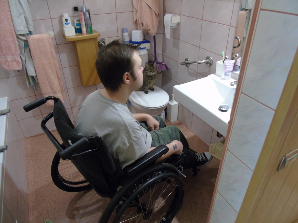 Sebastian jest uwięziony. Pomóżmy niepełnosprawnemu żyć godnie [wideo, zdjęcia]