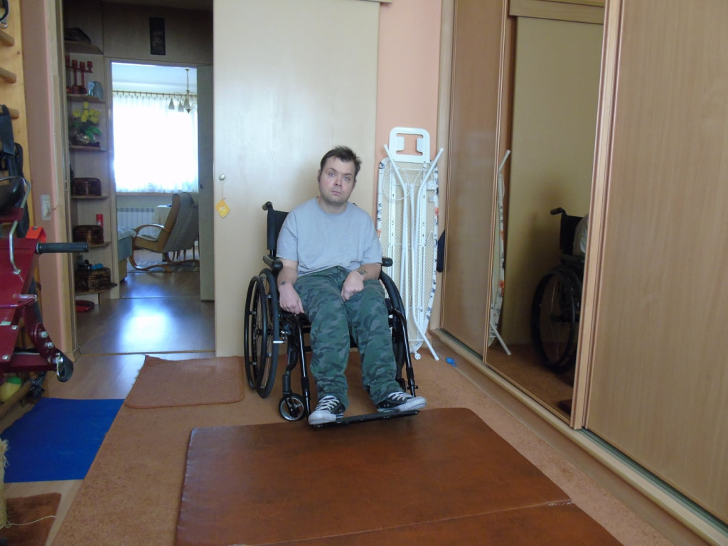 Sebastian jest uwięziony. Pomóżmy niepełnosprawnemu żyć godnie [wideo, zdjęcia]