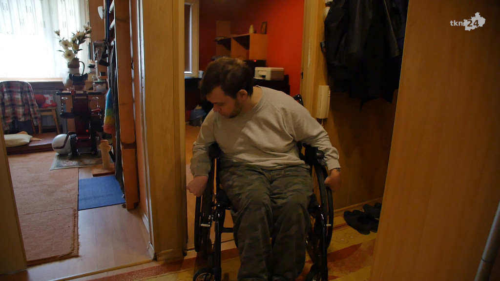 Sebastian jest uwięziony. Pomóżmy niepełnosprawnemu żyć godnie [wideo, zdjęcia]