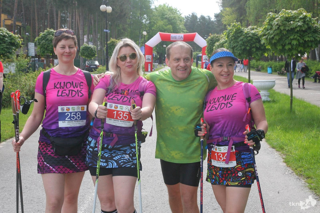 Ponad 230 osób na starcie XIV Cross Maratonu [zdjęcia]