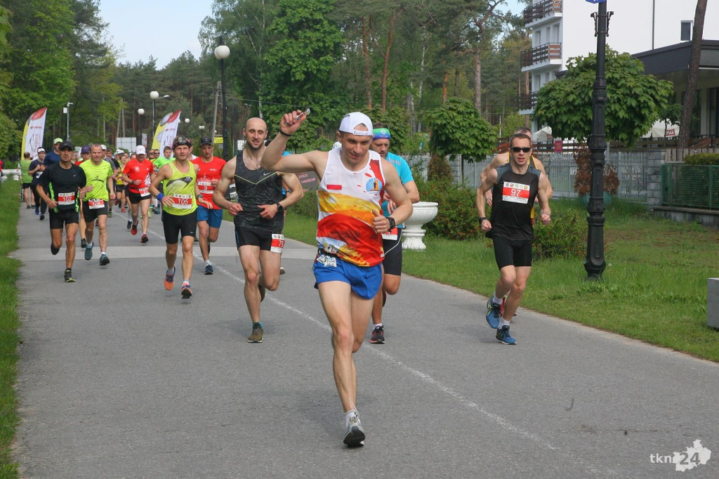 Ponad 230 osób na starcie XIV Cross Maratonu [zdjęcia]